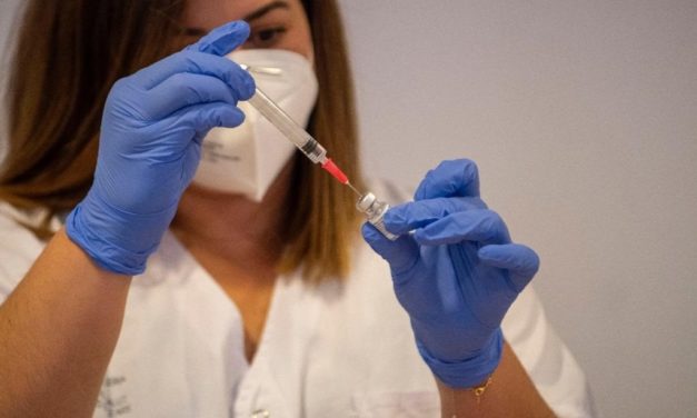 Un total de 12.854 personas reciben hasta el 15 de enero la vacuna contra la COVID-19 en Baleares