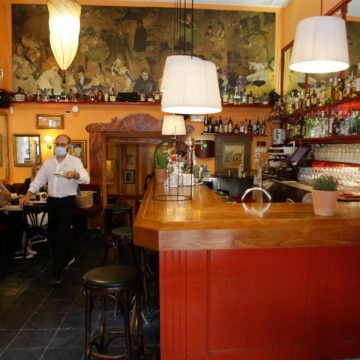 Bares y restaurantes de Baleares podrán abrir hasta las 12 de la noche