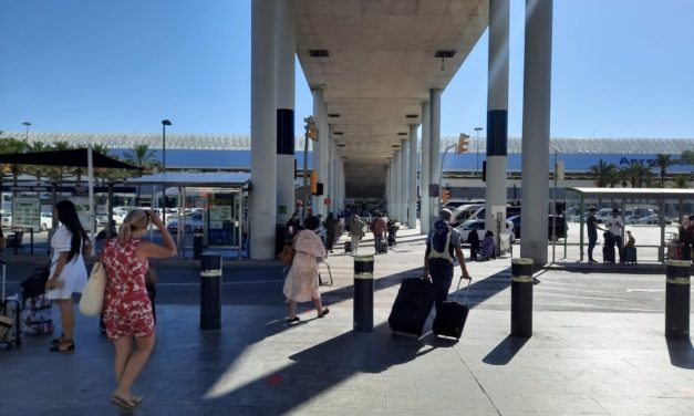 Los aeropuertos de Baleares operan 1.251 vuelos este sábado, más de la mitad internacionales