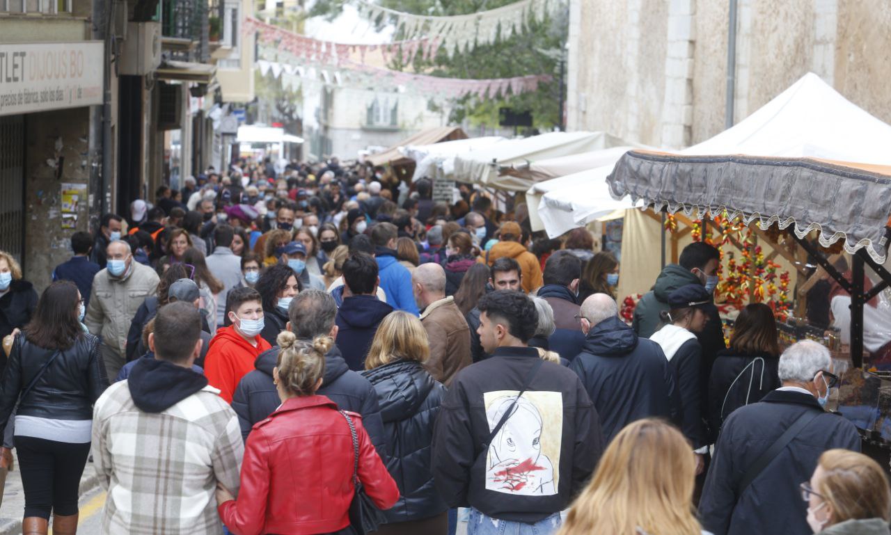 Una calle llena, el Dijous Bo.