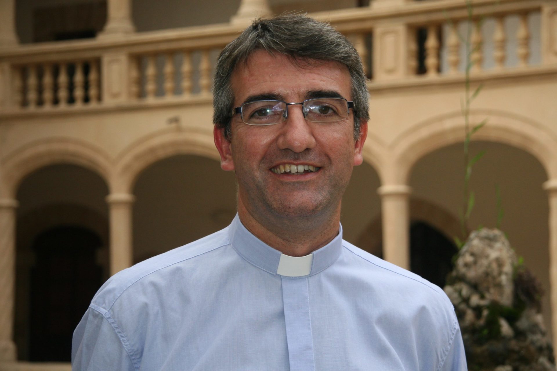 El mallorquín Antoni Vadell, obispo auxiliar de Barcelona, continúa estable dentro de la gravedad