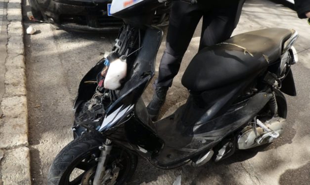 La Policía Local denuncia a un joven por atropellar a un peatón mientras hacía ‘caballitos’ con la moto