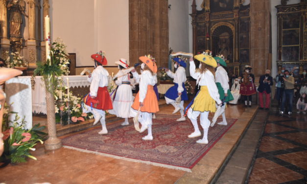 Armengol expresa su «orgullo» por el primer baile de mujeres ‘cossieres’ en Inca