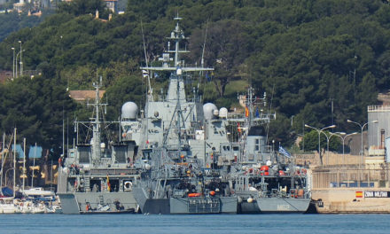Cuatro cruceros y varios barcos de guerra coinciden este sábado en el Puerto de Palma