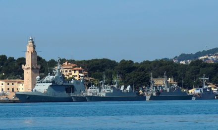 Cuatro cruceros y varios barcos de guerra coinciden este sábado en el Puerto de Palma