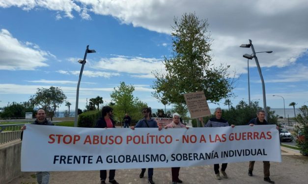 Medio centenar de personas acuden a la ‘Marcha por la libertad’ contra la presunta gestión «abusiva» de las Administraciones en Palma