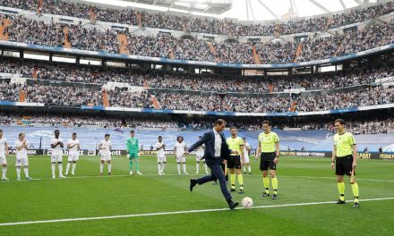 Rafa Nadal realiza el saque de honor en el Bernabéu el día que el Real Madrid logra el título de Liga