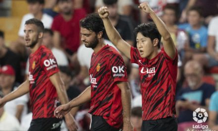 El Mallorca logra su primer triunfo de la temporada en Vallecas con goles de Muriqi y Kang in Lee (0-2)