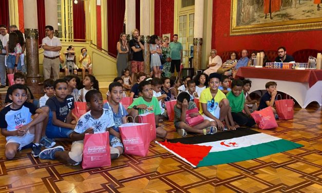 Thomàs reafirma su “compromiso” con el Sáhara tras recibir a los niños del programa ‘Vacances en pau’