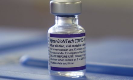Pfizer y BioNTech anuncian que su vacuna adaptada a ómicron no llegará hasta octubre