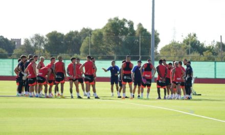 Aguirre pasa revista a la plantilla del Mallorca 2022-23