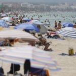 Playa de Palma llena de turistas.