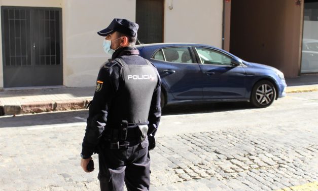 Detenidos dos hombres por pinchar las ruedas de vehículos estacionados delante de su negocio en Playa de Palma