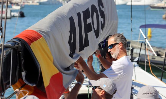 El Rey Felipe VI sale a navegar en el segundo día de regatas de la 41ª Copa del Rey MAPFRE