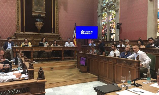 El Consell aprueba con PI y Cs y sin MÉS la propuesta para el patrocinio al RCD Mallorca en un pleno sin sorpresas
