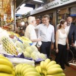 Alberto Núñez Feijóo en el mercado de Pedro Garau.