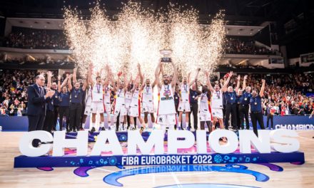 Rudy Fernández levanta el trofeo de campeón de Europa del Eurobasket 2022