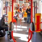 Transporte público. Interior de un vagón.