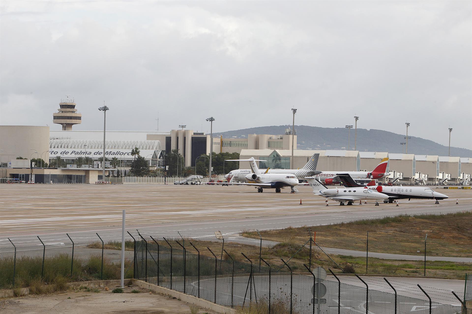 Vista de la torre de control del aeropuerto de Palma.