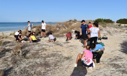 Alumnos de secundaria de Campos contribuyen a la restauración del sistema dunar del Parque Natural Es Trenc-Salobrar
