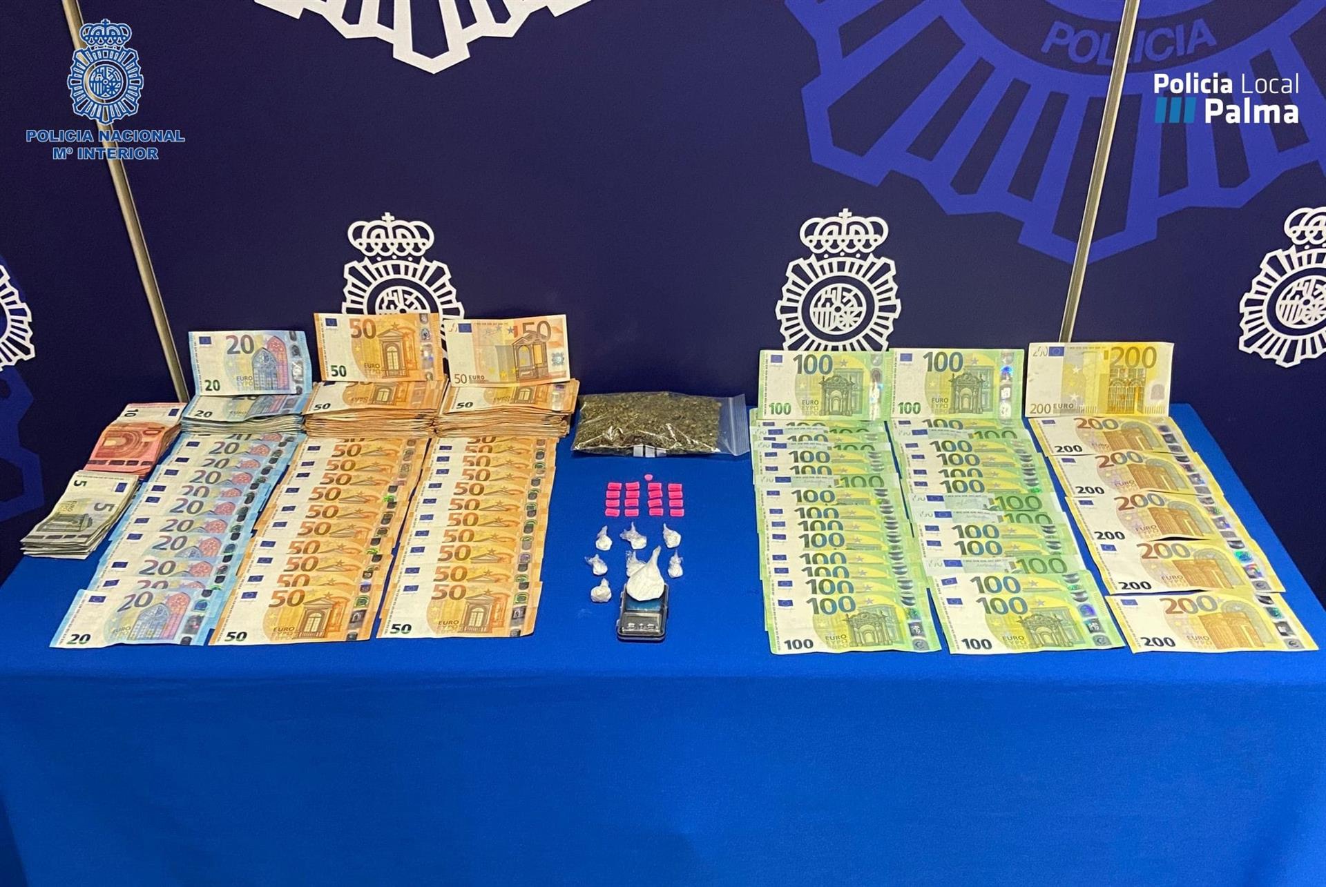 Sustancias estupefacientes y más de 19.000 euros intervenidos en una operación antidroga de la Policía Nacional, en colaboración con la Policía Local de Palma - POLICÍA NACIONAL