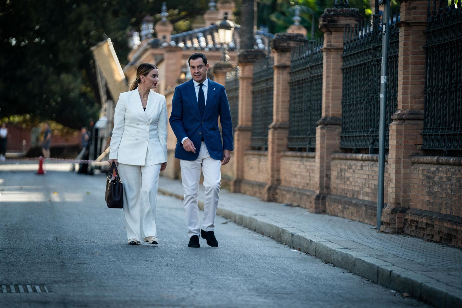 Marga Prohens y Juanma Moreno, en San Telmo. Foto: Europa Press.