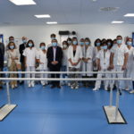 El personal de rehabilitación del Hospital Comarcal de Inca, junto a las autoridades.