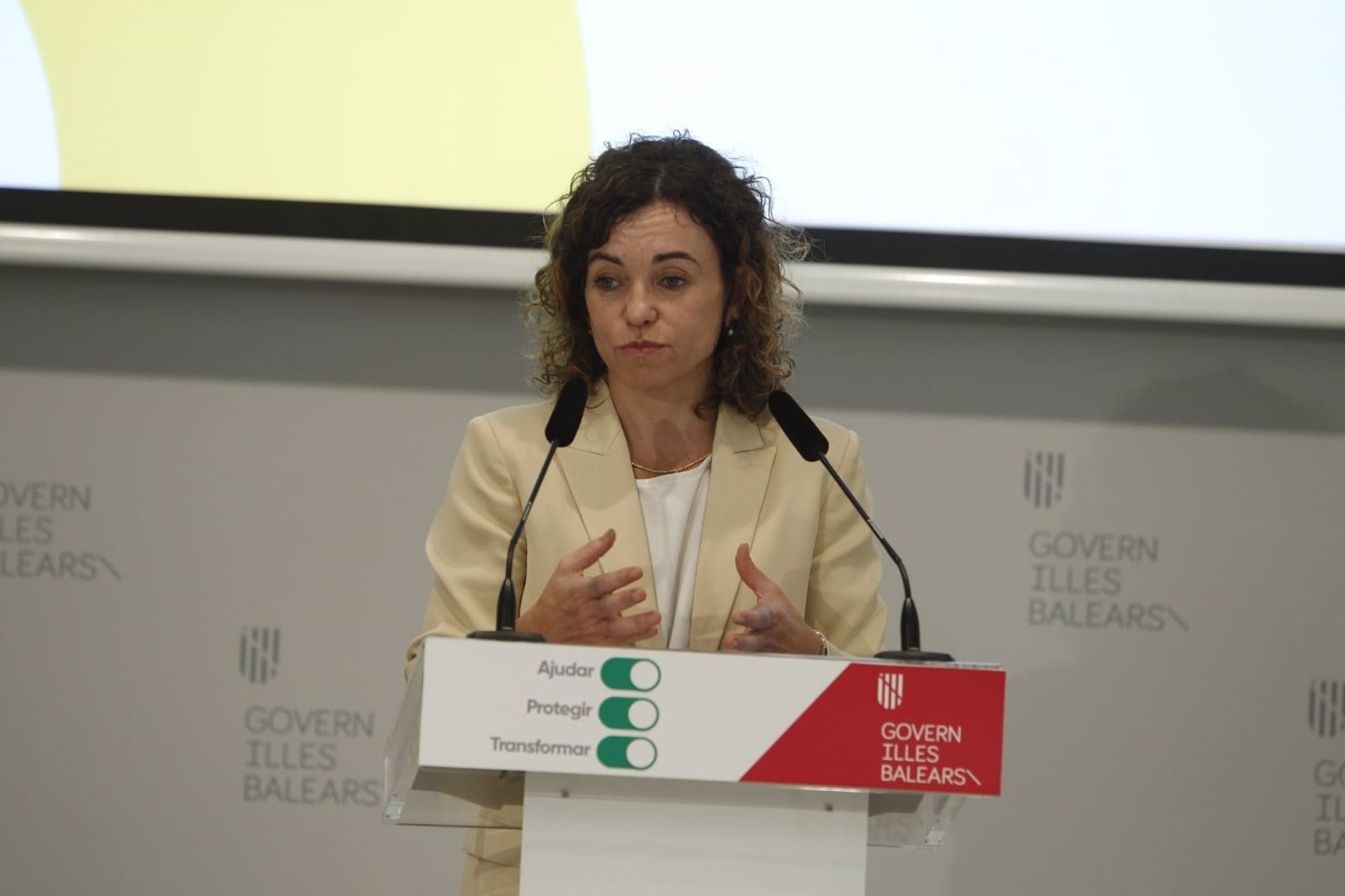 La consellera de Hacienda, Rosario Sánchez, explica los detalles de la parte fiscal del REB. - ISAAC BUJ - EUROPA PRESS