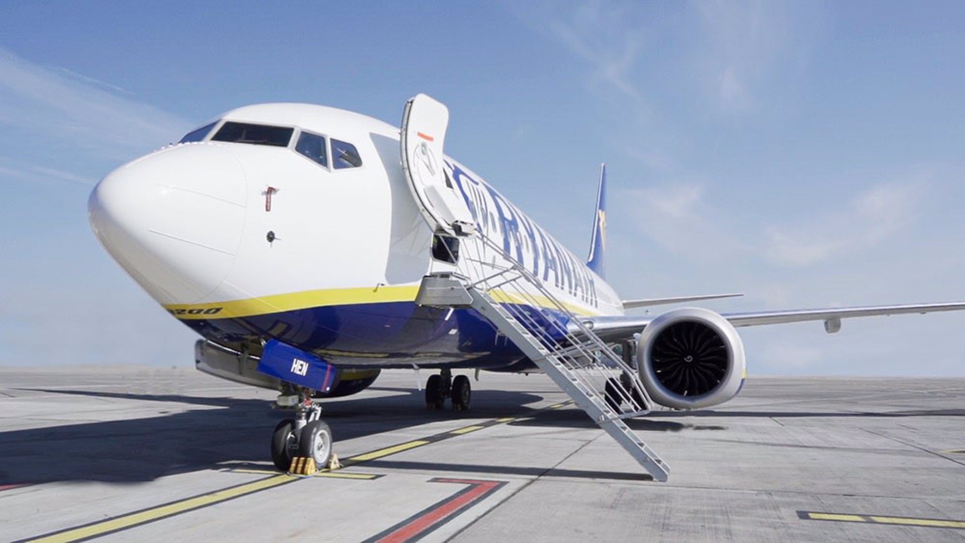 Archivo - Avión de la compañía irlandesa en la pista de un aeropuerto - RYANAIR - Archivo