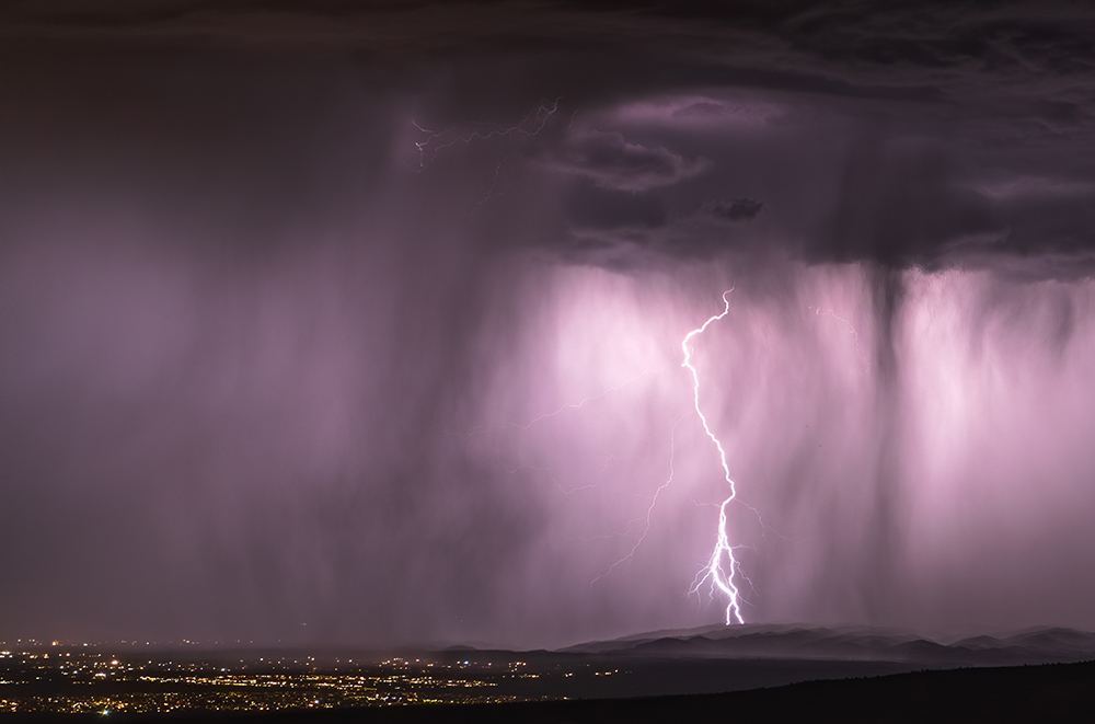 Imagen de achivo de una tormenta en el desierto.