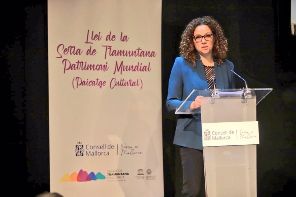 La presidenta del Consell, Catalina Cladera, en la presentación de la Ley de la Serra. - CONSELL DE MALLORCA