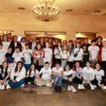 Alumnos participantes en el Congreso posan junto a Francina Armengol.