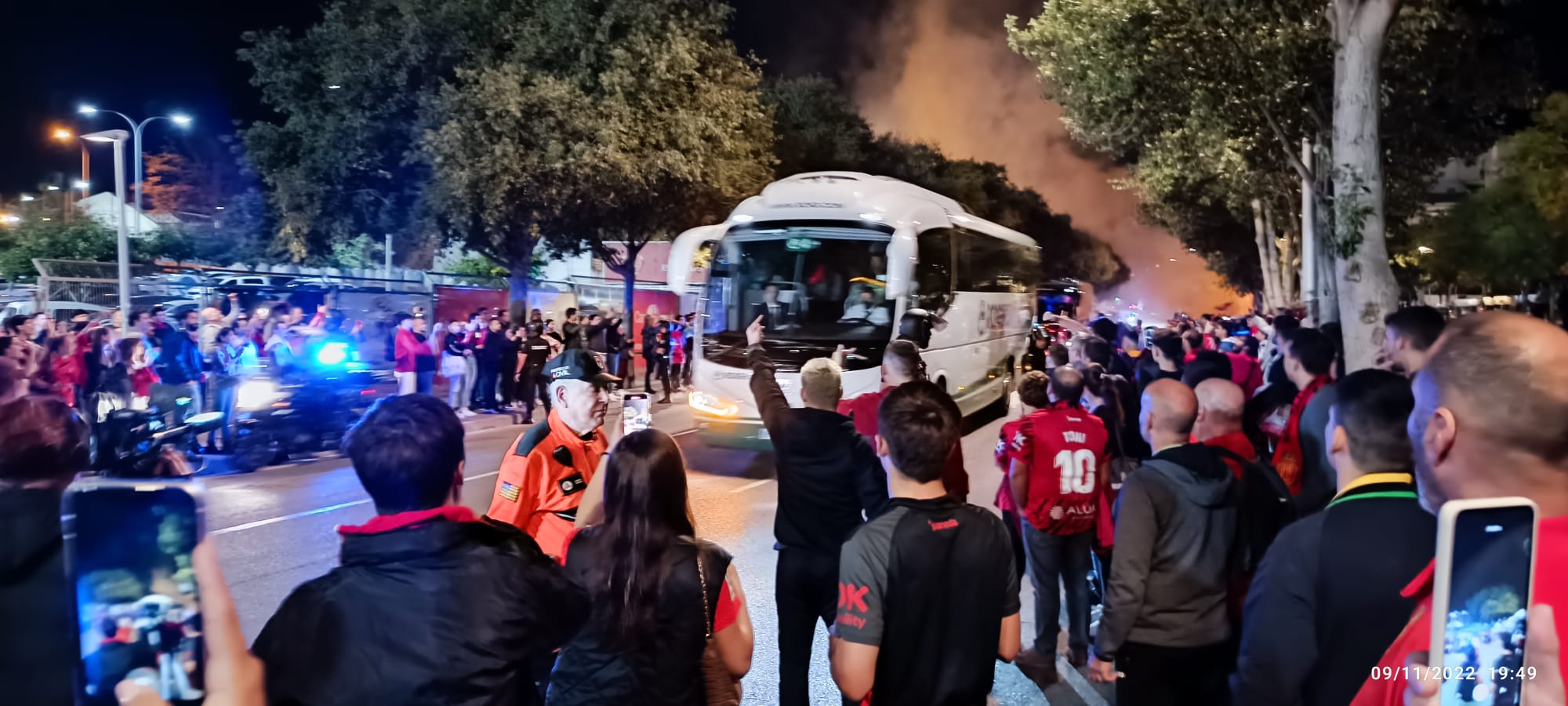 Llegada del autobús del Atlético de Madrid a Son Moix.