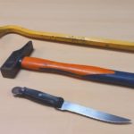 Palanqueta, martillo y cuchillo incautados a los detenidos por presuntamente forzar un vehículo y robar en su interior en Palma - POLICÍA NACIONAL