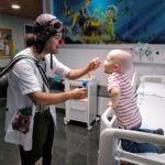 29/11/2022 Un payaso de Sonrisa Médica en un Hospital.. El centro comercial Porto Pi y Sonrisa Médica se han unido para SOCIEDAD PORTO PI