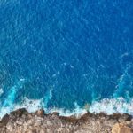 Olas en la costa de Baleares.