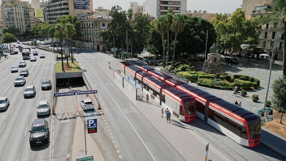 Simulación del futuro tranvía de Palma en la Plaza de España.