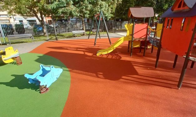 Reabre al público el parque infantil de General Riera tras la remodelación del pavimento