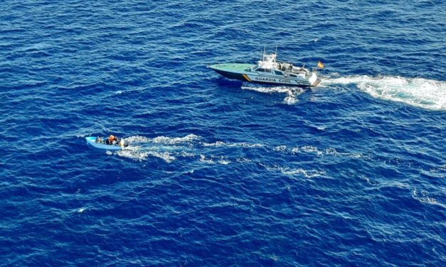 Rescatadas 37 personas en dos pateras en el mar al sur de Cabrera