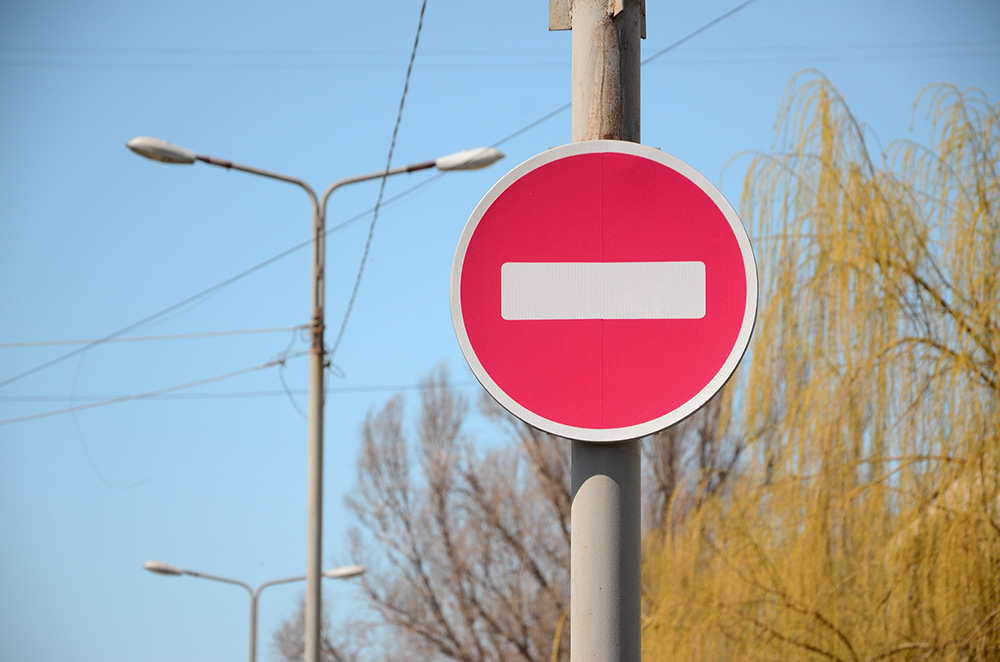 Señal de tráfico, dirección prohibida.