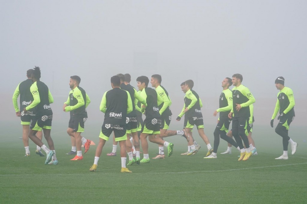 Entrenamiento con niebla del RCD Mallorca.