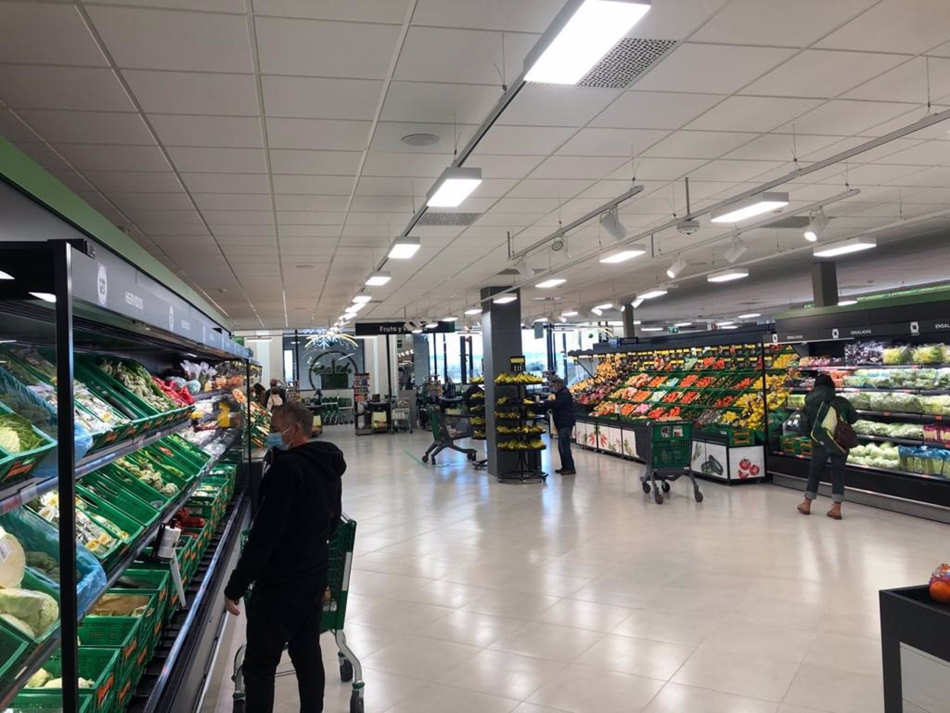 Archivo - Interior del nuevo supermercado Mercadona de El Peral. - MERCADONA - Archivo