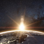Vista del planeta Tierra desde el espacio, amanecer.