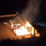 Fuego en la caseta de madera del 'beach club' Mhares, en Llucmajor. - PROTECCIÓN CIVIL