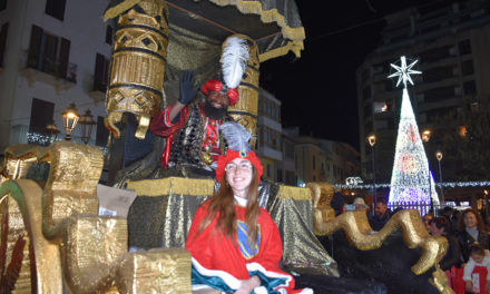 Inca celebra una histórica cabalgata de Reyes sin restricciones y con deseos de paz y solidaridad para 2023