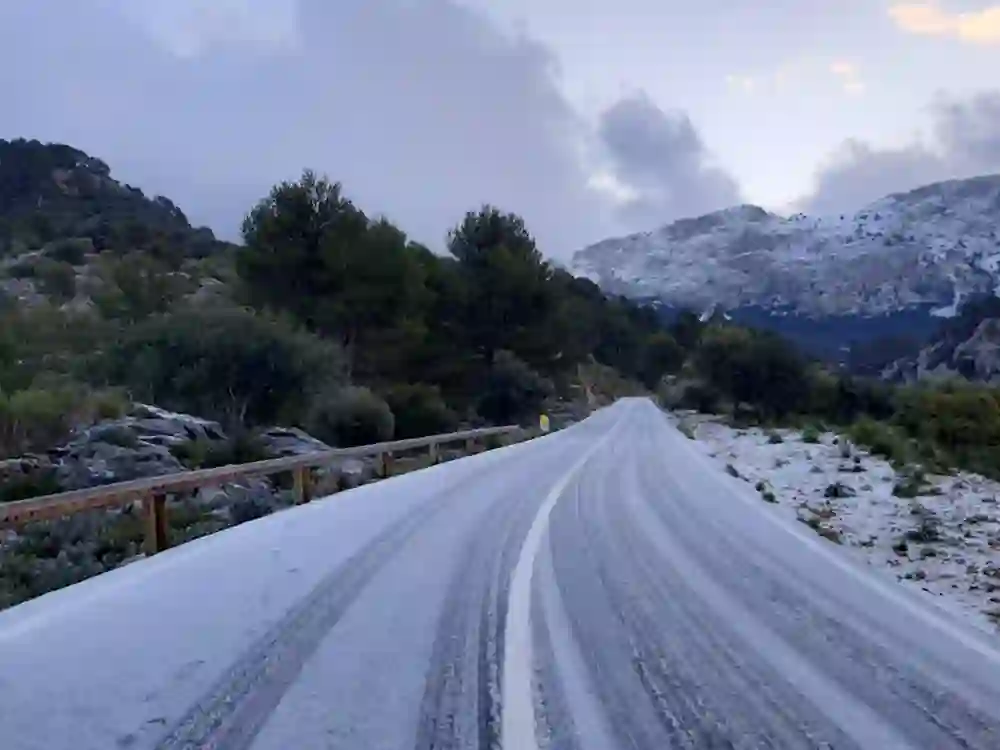 Acumulación de nieve en la carretera de la Serra de Tramuntana (Ma-10). Archivo. - CONSELL DE MALLORCA - Archivo