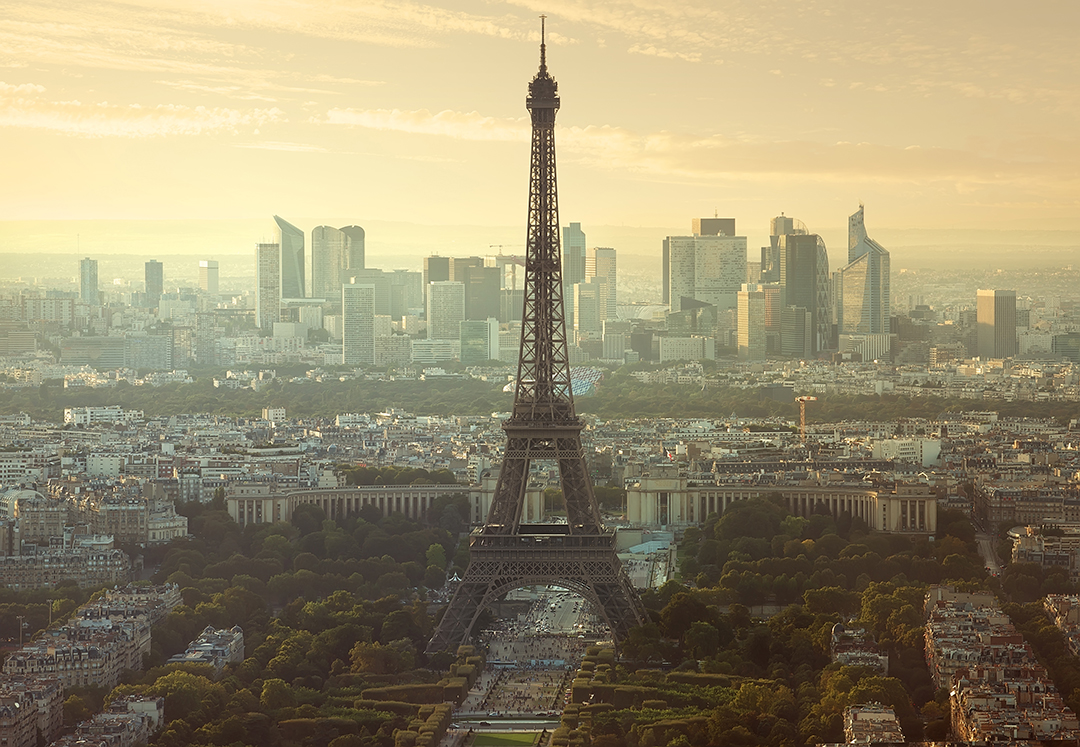 Vista panorámica de París, con la Torre Eiffel al frente.