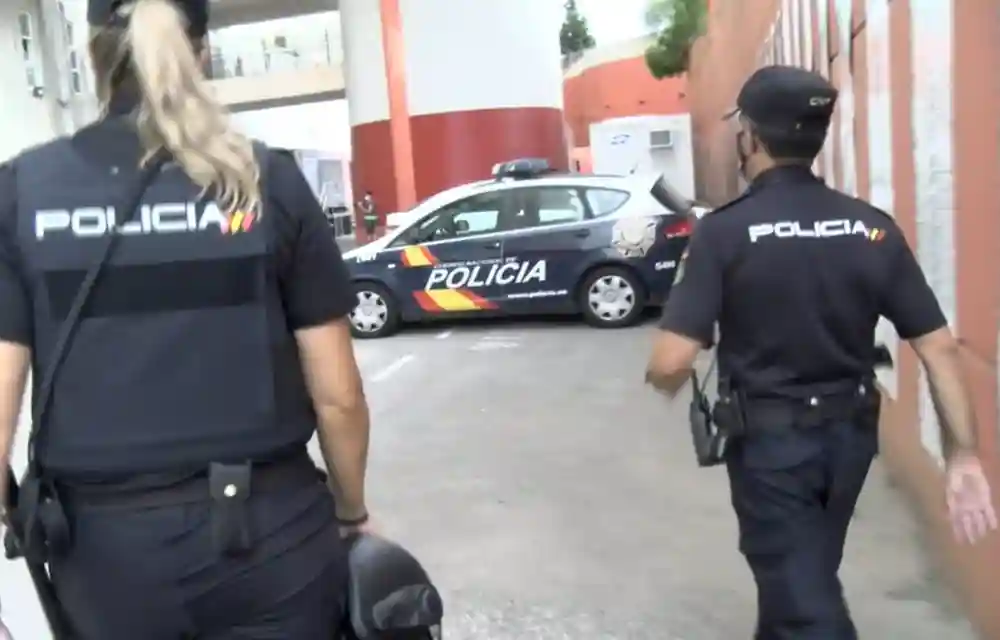 Agentes de la Policía Nacional en las inmediaciones del estadio de Son Moix - POLICÍA NACIONAL