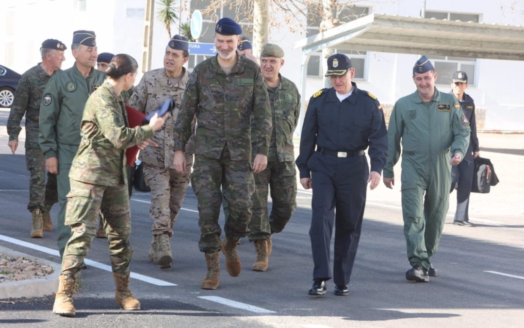 El Rey visita en la base de Son Sant Joan a las unidades militares desplegadas en el ‘Eagle Eye 23-01’