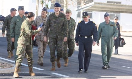 El Rey visita en la base de Son Sant Joan a las unidades militares desplegadas en el ‘Eagle Eye 23-01’